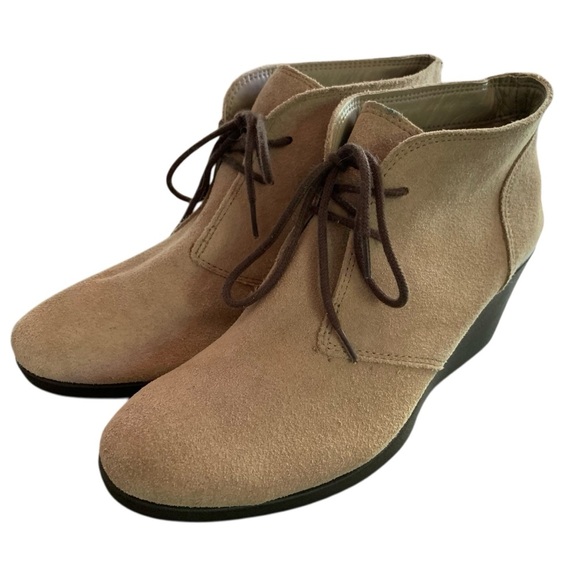 CROCS Shoes - Crocs Leigh Wedge Ankle Boots Women's 7.5 Beige Suede Lace Up Shoes Style 203419
